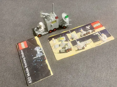 Vintage LEGO 452 Classic Space Mobile Tracking Station Complete Manual