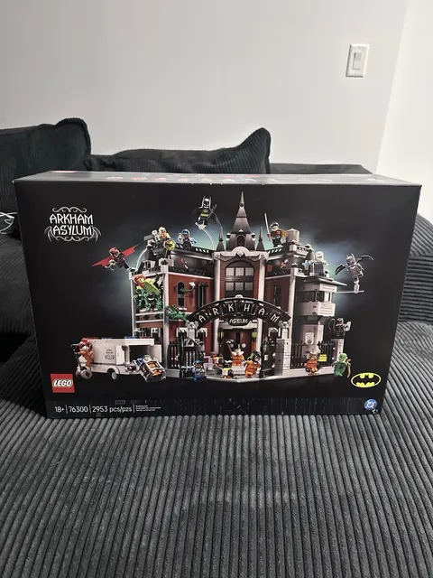 LEGO DC Batman Arkham Asylum 76300 | Brand New, Sealed