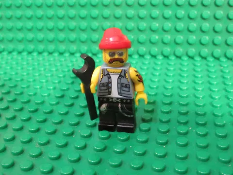 LEGO Motorcycle Mechanic Collectible Minifigure Series 10 71001 MM23