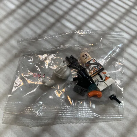 LEGO Star Wars 212th Battalion Airborne Clone Trooper Minifigure (75036)