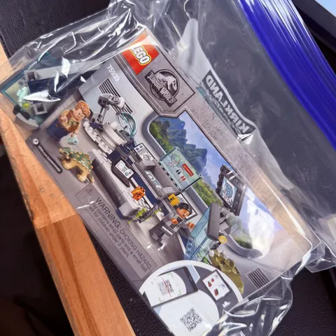 LEGO Jurassic World 75939 - Dr. Wu's Lab: Baby Dinosaurs Breakout) - Complete