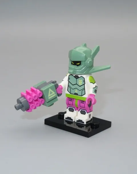 LEGO Series 24 Robot Warrior New taken out of package minifigure CMF
