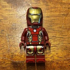 LEGO Marvel Iron Man Minifigure Red & Gold Armor w/ Helmet & Head Pieces Mark 43