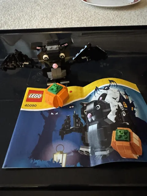 LEGO Holiday Halloween Bat 40090 100% Complete w/manual