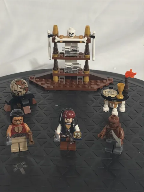 LEGO Pirates of The Caribbean (4191) Captain's Cabin-Complete W/minifigs.
