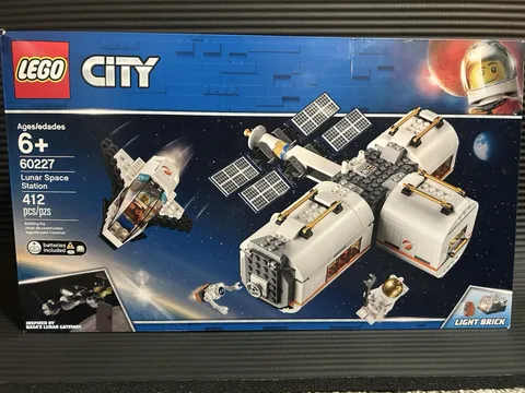 LEGO City Space Lunar Space Station 60227 412pc Set Ages 6+ Battery