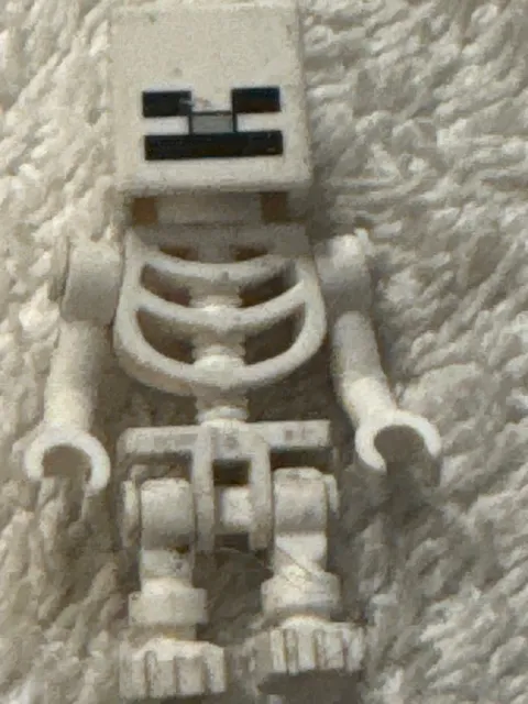 1 LEGO Minifigure - Minecraft / Skeleton w Cube Skull - No min011