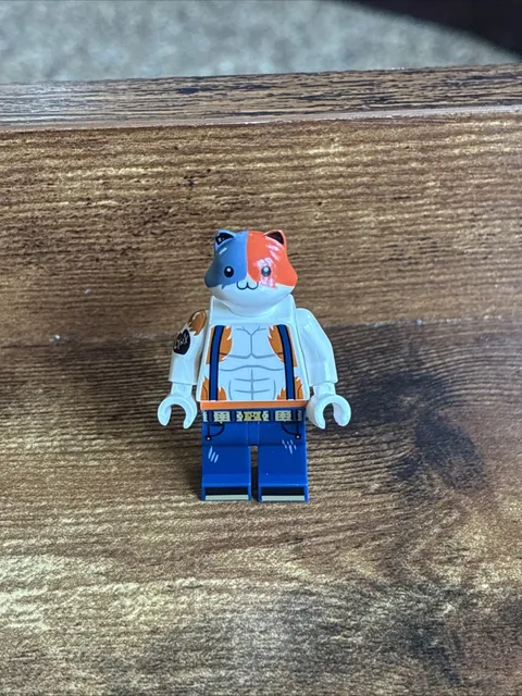 LEGO Meowscles Minifigure Fortnite Battle Bus 77073 