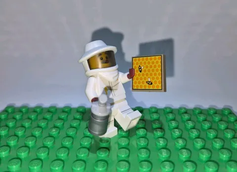 LEGO® Collectible Minifigures Beekeeper Minifigure Series 21 71029 Bee Tile #7