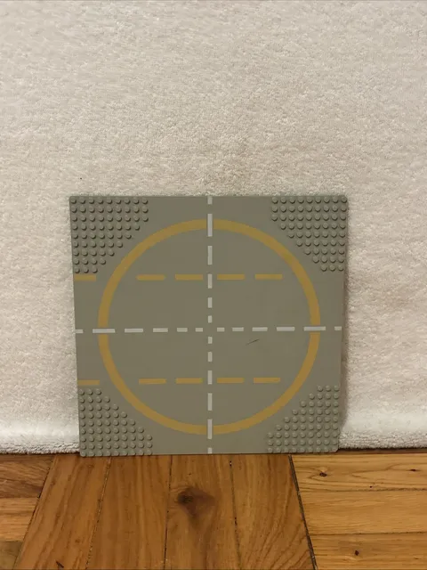 Vintage LEGO Baseplate 32 x 32 Landing Pad Yellow Circle FREE SHIP