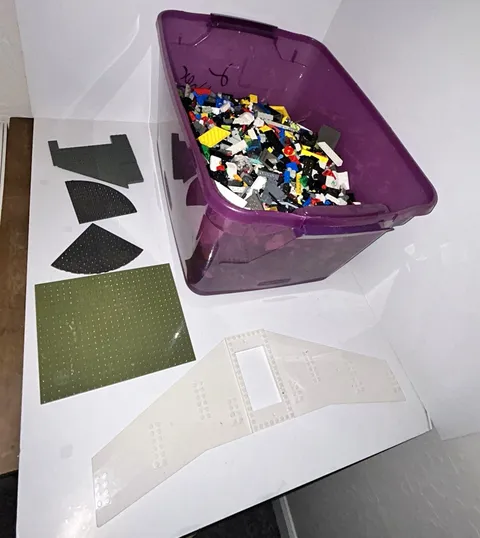 LEGO Bulk Lot Multicolor Loose Bricks & Parts w/ Baseplates in Bucket/Tub