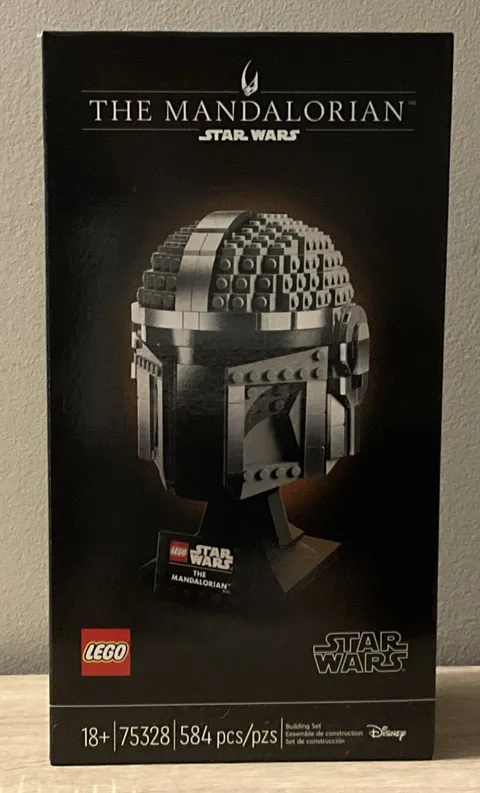 ⁠LEGO Star Wars The Mandalorian Helmet 75328 Building Set New Sealed⁠
