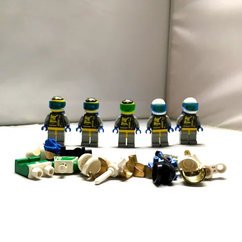 Space LEGO Unitron 5x Minifigures Various Accessories Vintage