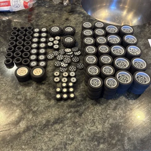 Lego Ev3 Mindstorms Tire Lot Miscellaneous (141) + Hubs On Most