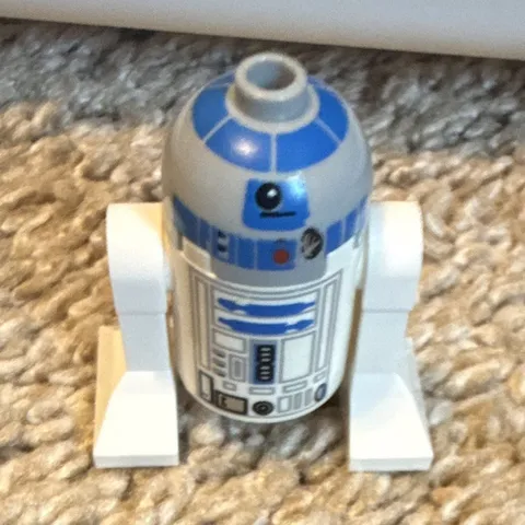 LEGO Star Wars R2-D2 Minifigure Droid, Plastic, Age 4+, Star Wars Subtheme