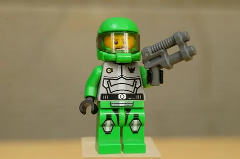 LEGO Minifigure Galaxy Squad Green Chuck Stonebreaker GS009 & Blaster