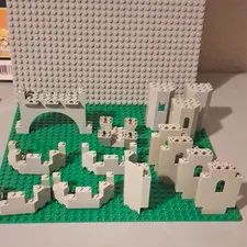 LEGO Castle Pieces. Lot Of 14 Pieces. Excellent Condition.