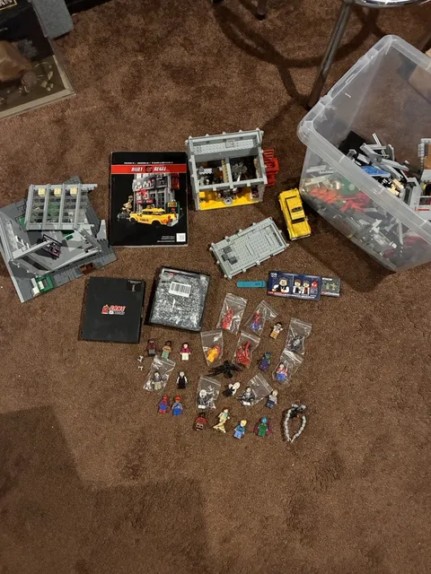 LEGO Marvel Daily Bugle 76178 w lighting kit 99% complete All MINI FIG READ DESC