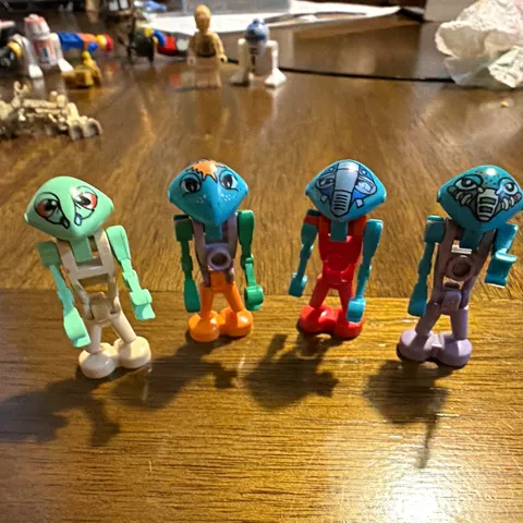 LEGO Star Wars Battle Droid Minifigure Lot of 4 (Mixed Colors)