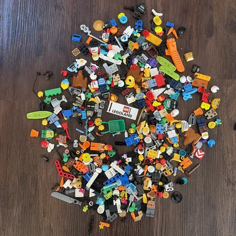 ~100 PIECES authentic LEGO PARTS BULK LOT Minifigures Torsos Heads Legs Weapons 