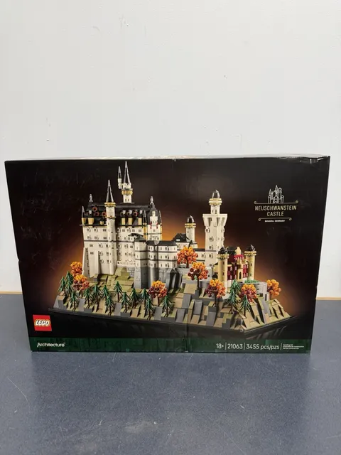 New LEGO Architecture Neuschwanstein Castle Building Set (21063)