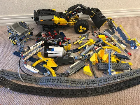 Huge LEGO Technic Mixed Lot – Vehicles, Tracks, Construction Parts –Genuine LEGO