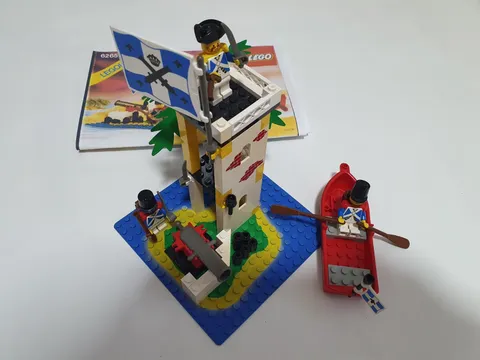 LEGO 6265 Sabre Island (1989) - Pirates / Imperial Soldiers Pirates Blue Skirts