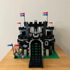 LEGO Castle Black Knights Black Dragon Castle 6085 With 2 Minifigures