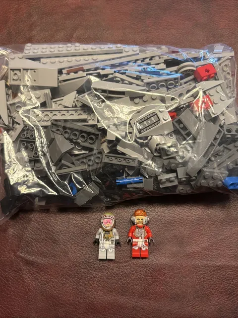 LEGO Star Wars: B-Wing (75050) Missing 1 Minifigure