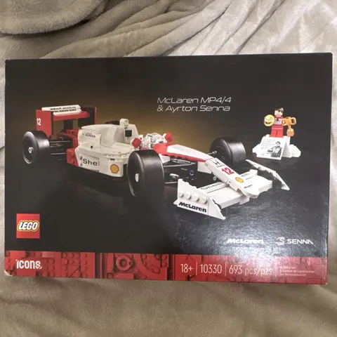 LEGO Icons 10330 McLaren MP4/4 & Ayrton Senna 693 pcs 18+ Display Plate