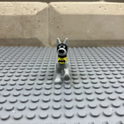 LEGO Ace the Bat-Hound Dog Minifigure DC Super Heroes 76110 Batman