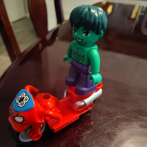 Lego Incredible HULK Duplo  Minifigure Green & Purple 10876 Marvel Superhero 