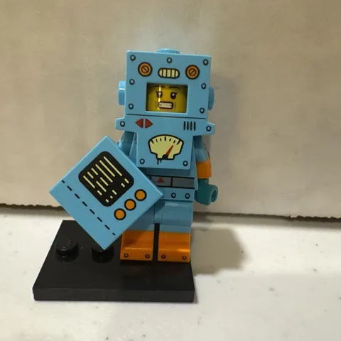 LEGO Series 23 Collectible Minifigures 71034 - Cardboard Robot
