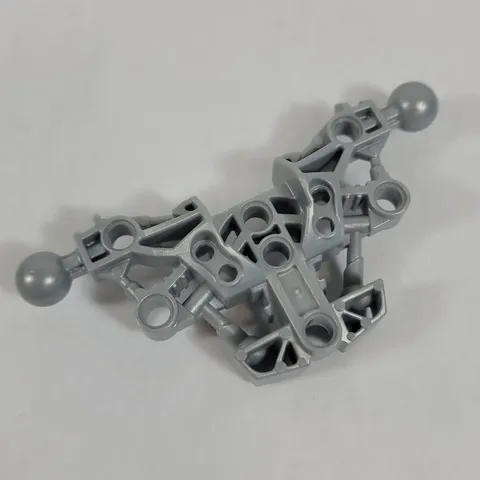 1X LEGO Bionicle PEARL LIGHT GREY Piraka Torso w/ 2 Ball Joint Part 53564