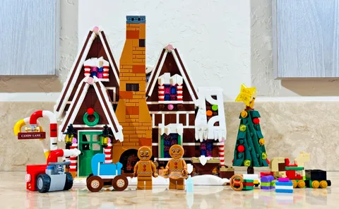 LEGO CREATOR: Gingerbread House (10267) Complete With Figures