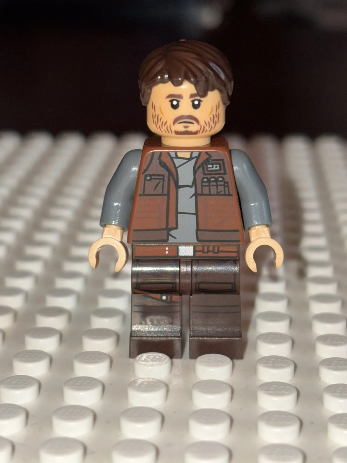 LEGO® Minifig sw1410 - Cassian Andor - Reddish Brown Vest Minifigure NEW