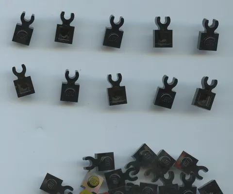 LEGO x20 Black Plate, Modified 1 x 1 with Open O Clip Thick Vertical Grip 4085d