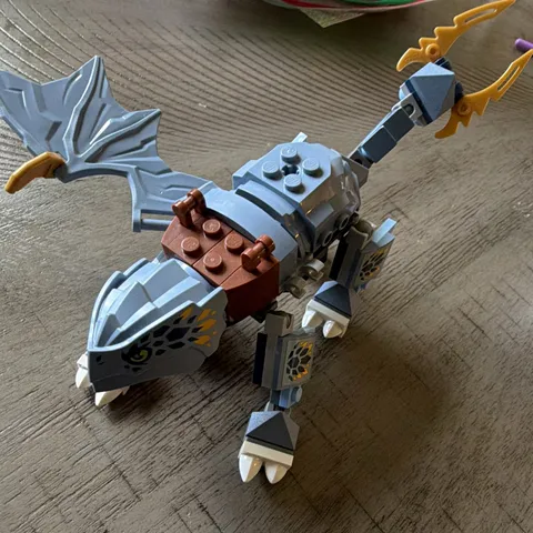LEGO NINJAGO Minifigure Blue Armor Red Hair w/ Gold Sword Accessory
