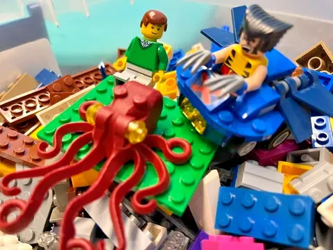 LEGO Bulk Lot 5 lbs - Includes Wolverine Mighty Micro, Minifig, and Octopus