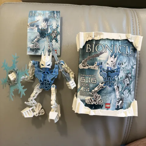 LEGO BIONICLE: Metus (8976) Complete w/ Box Agori Glarorian 2009 Matoran Set