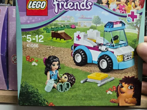 LEGO Friends 41086 Vet Ambulance (2015) – Complete Set with Emma & Hedgehog