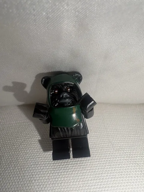 LEGO Star Wars Ewok Tokkat black green minifigure 7956