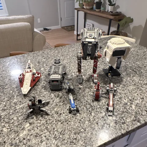 6 Lego sets already built Star Wars no minifigures , Some missing pieces