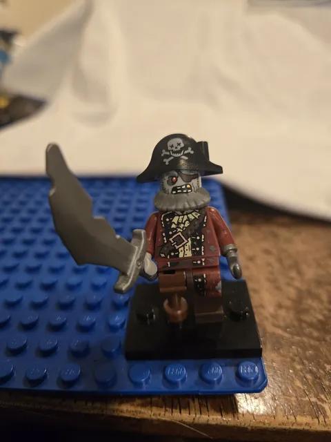 LEGO Collectible Minifigure Series 14 Zombie Pirate Complete 