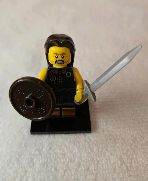 Lego Collectible Minifigure Series 6 (8827) Highland Battler Complete 
