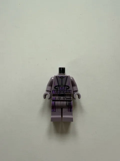 LEGO Star Wars Zam Wessell Mini Figure 7133. Torso and legs only