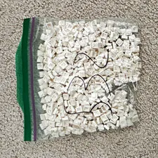 532 White flat 1x1 Lego pieces