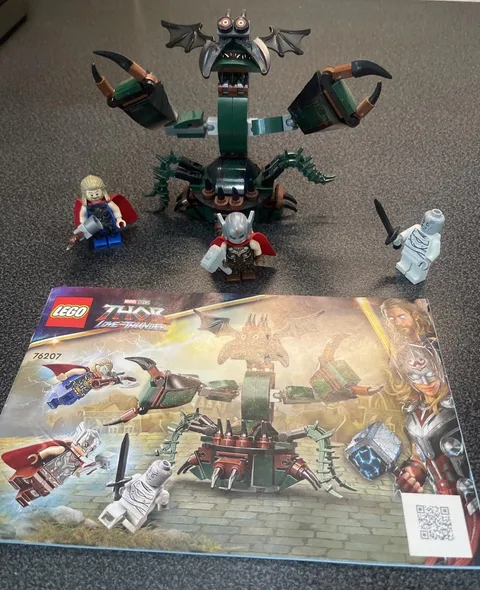 Lego Marvel Avengers Thor Love & Thunder 76207 Complete w/ 3 Mini Figures
