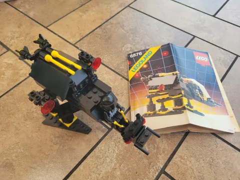 Vintage LEGO Space: Alienator (6876) with mini and manual, incomplete