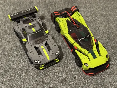 LEGO Speed Champions Aston Martin Valkyrie AMR Pro & Vantage GT3 Set 76910